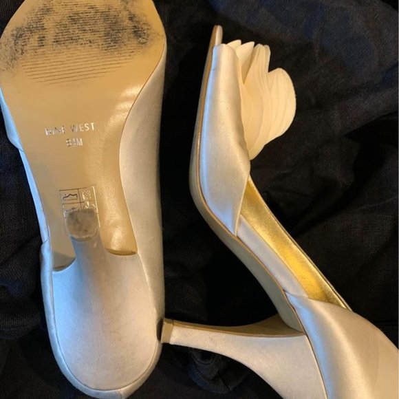 Nine West white satin heels - Picture 3 of 4